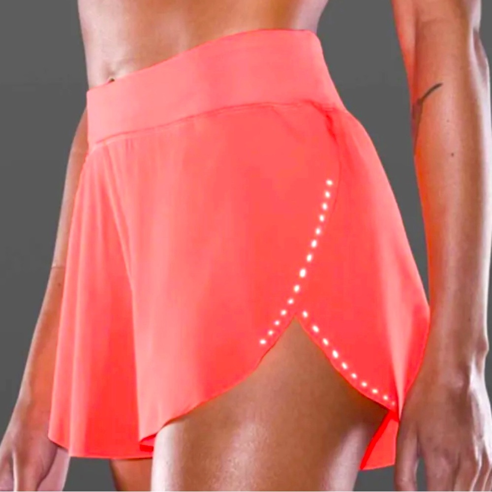 NWT! Lululemon FIND YOUR PACE Shorts 10